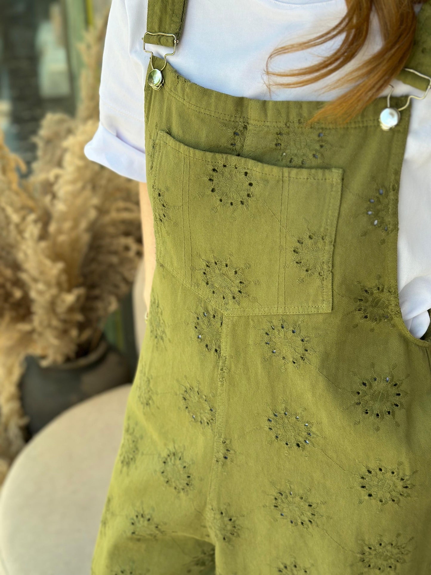 Kominoshe me lule te qendisura