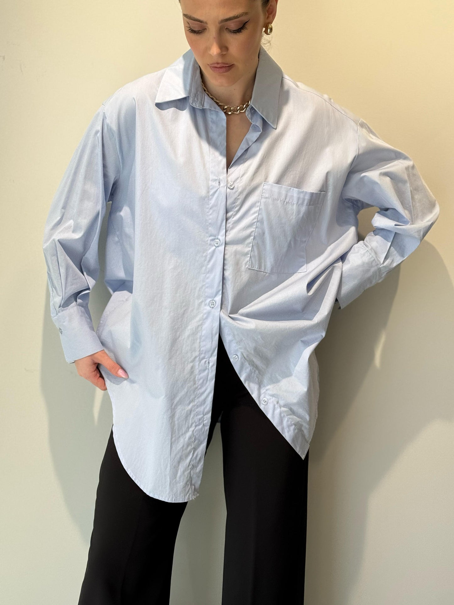 Këmishë oversize bojëqielli