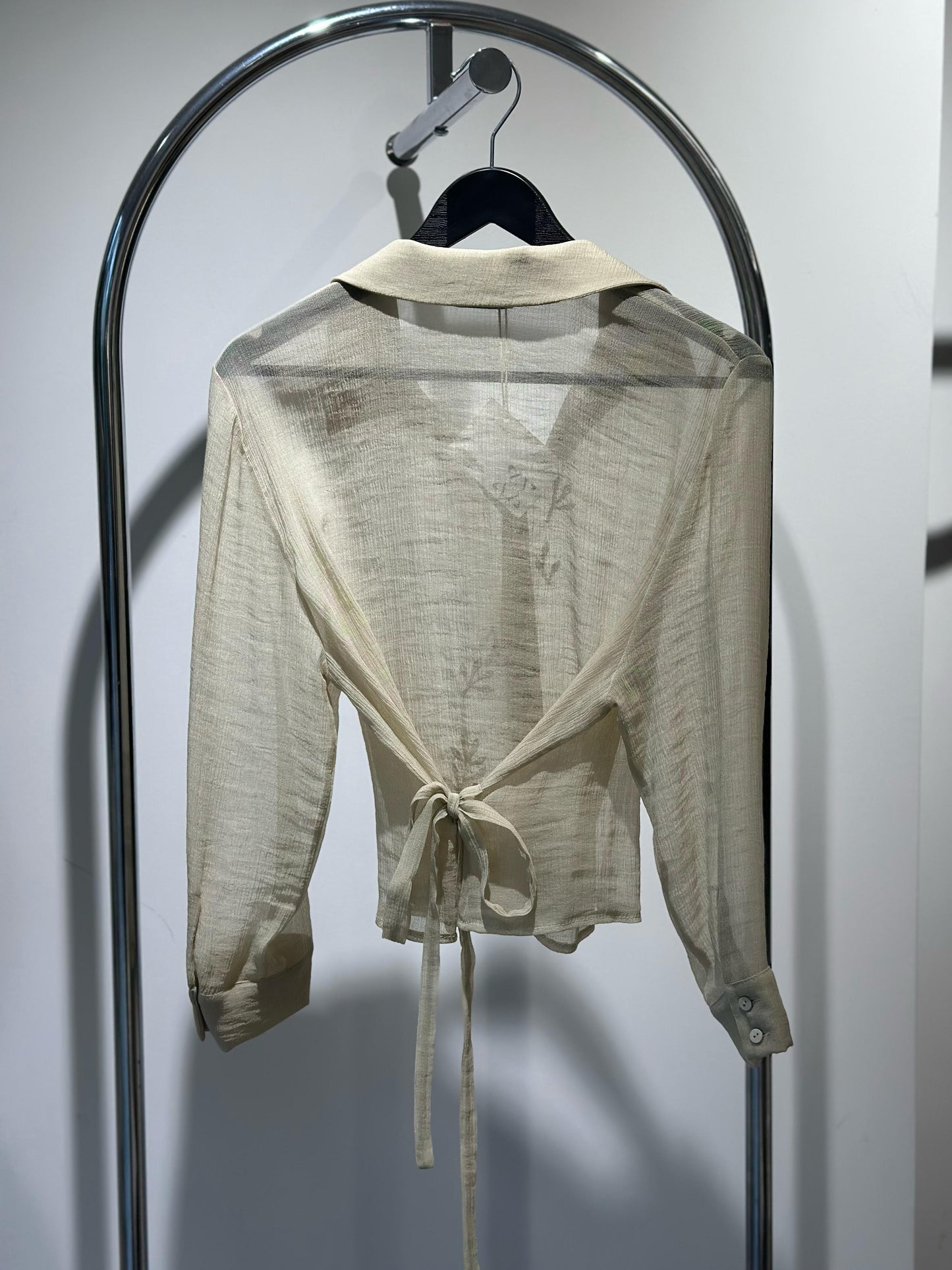 Këmishë gjysmë transparente