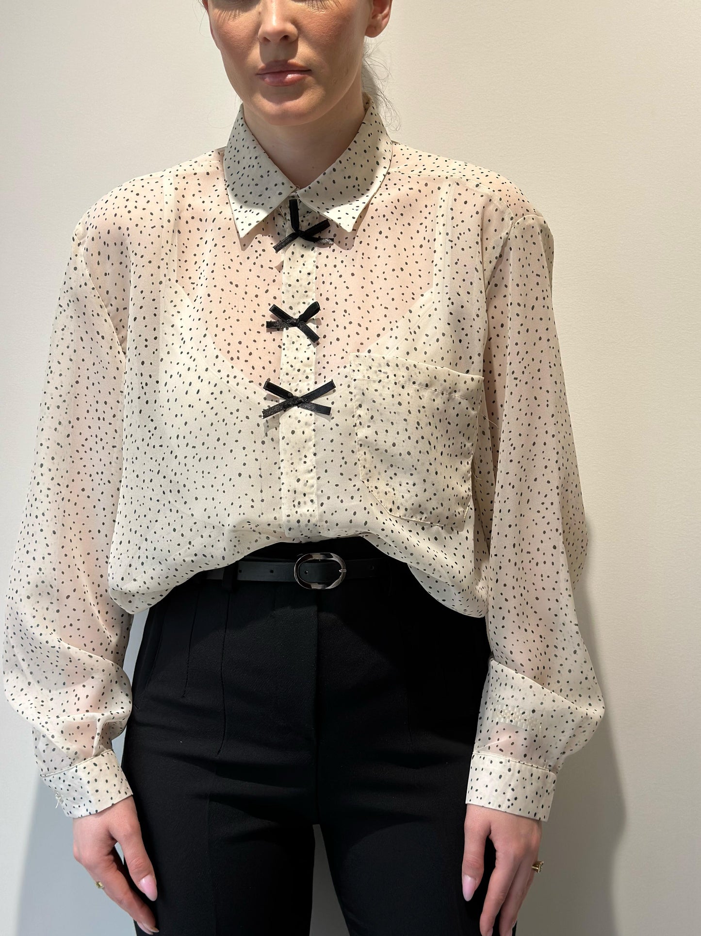 Këmishë me pika & fjongo