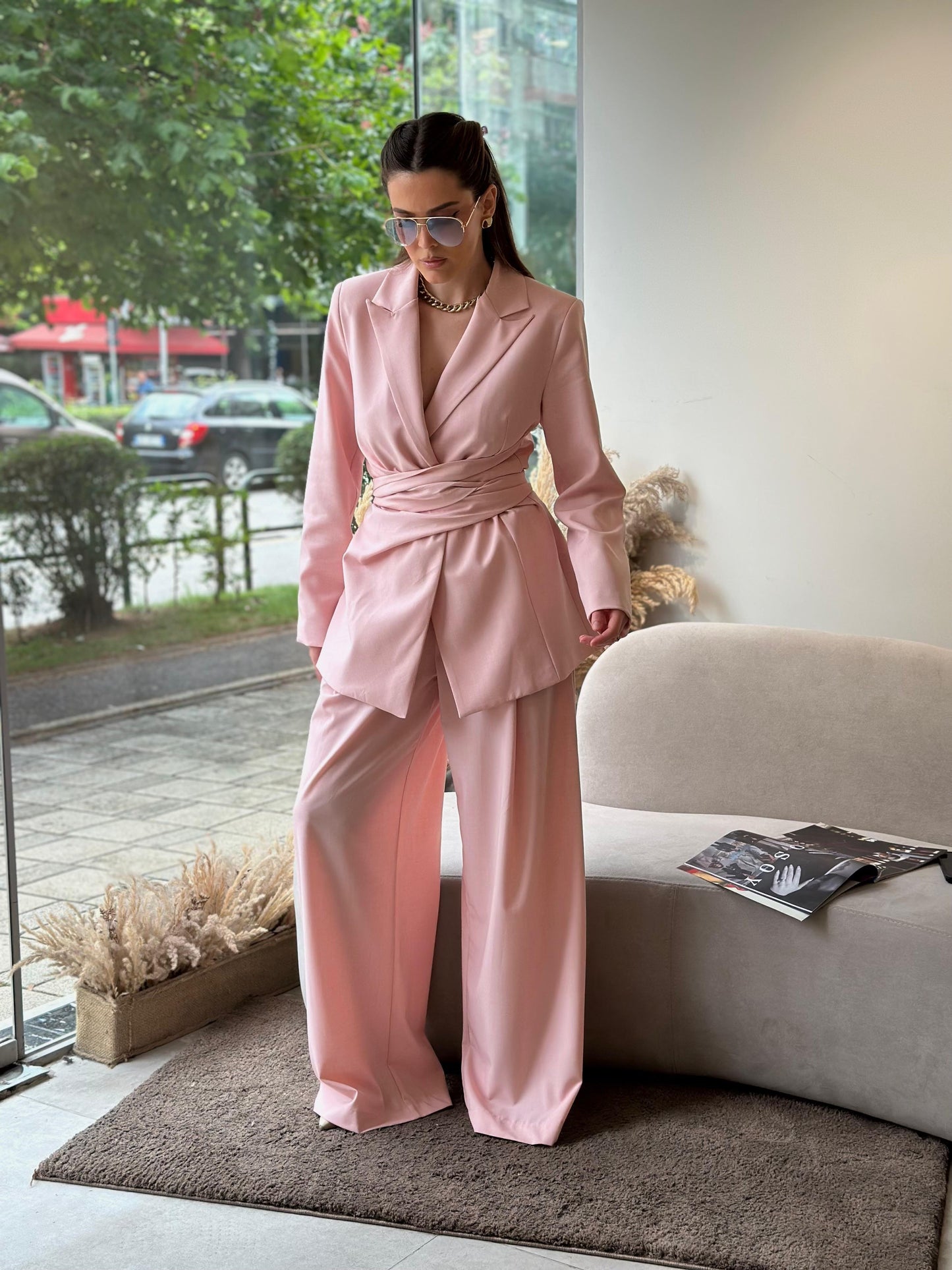 Kostum roze me lidhje