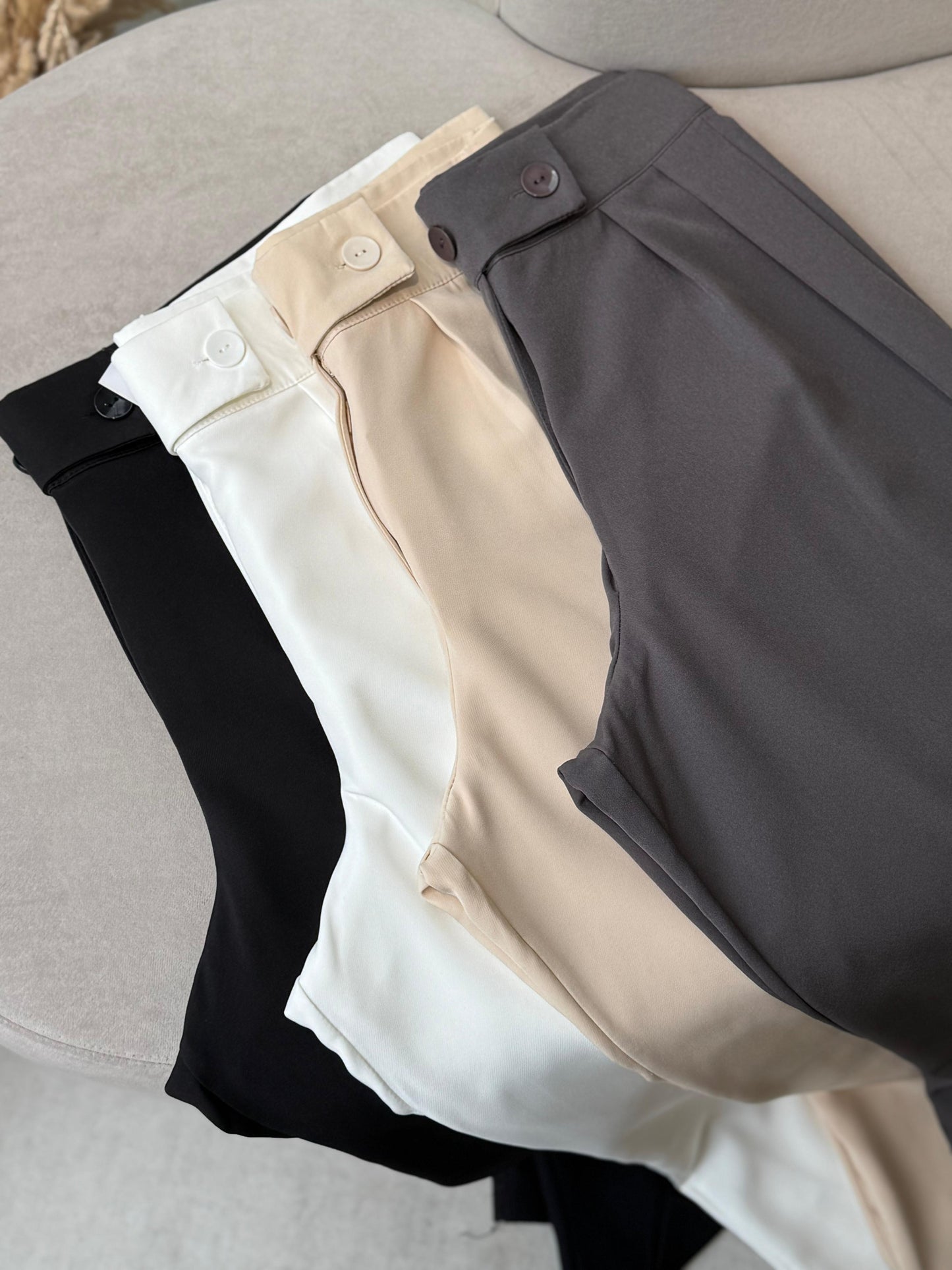 Pantallona me 2 kopsa