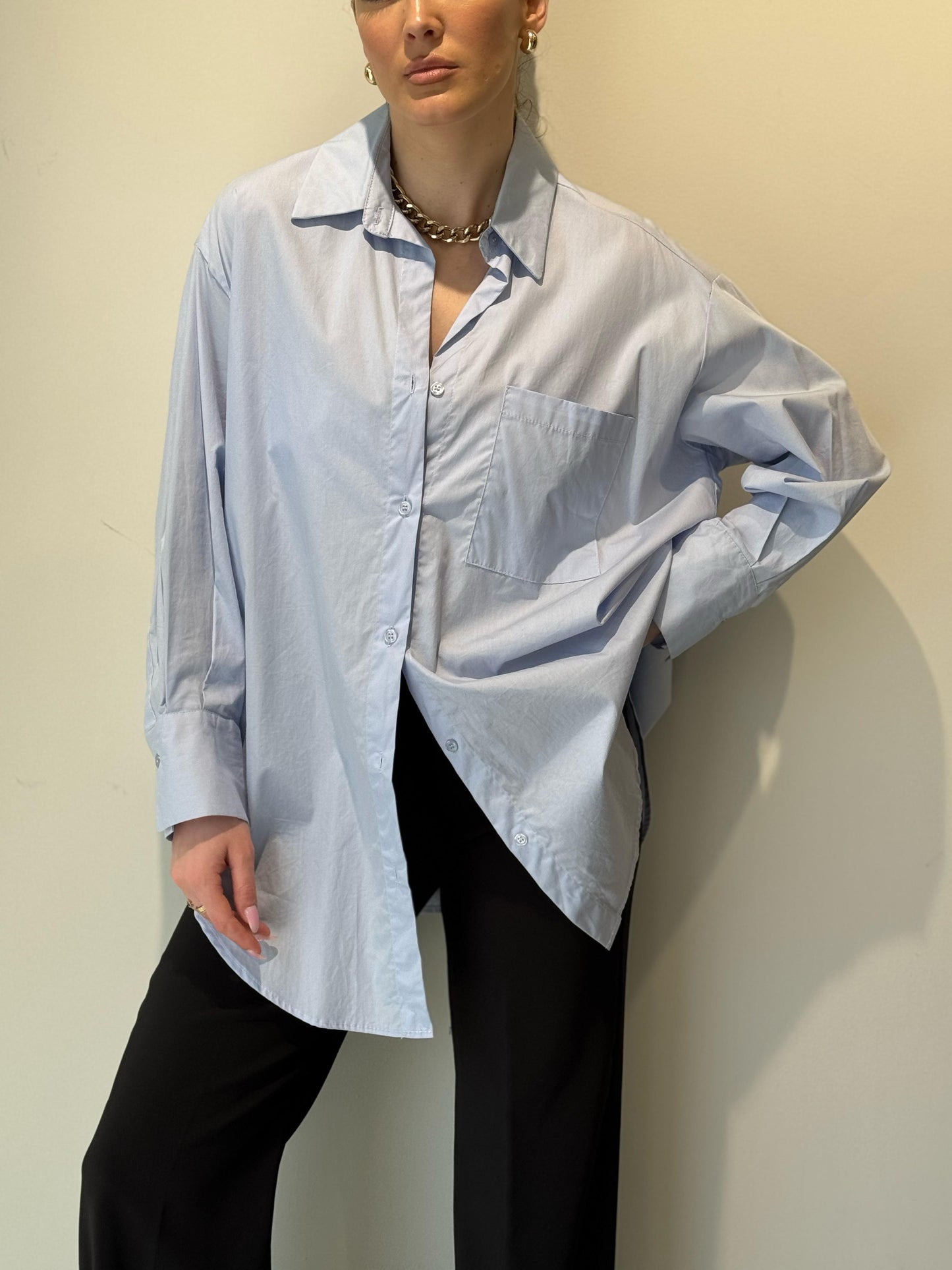 Këmishë oversize bojëqielli