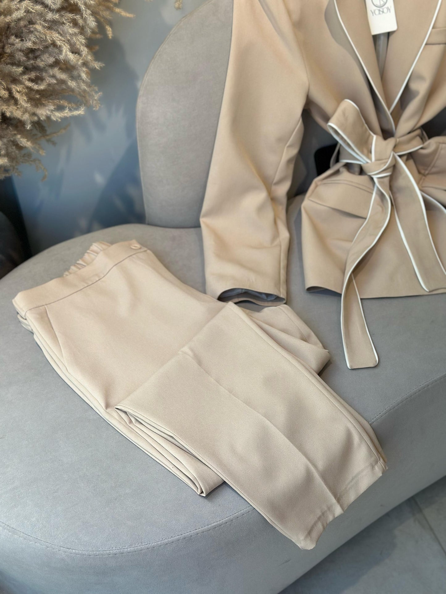 Kostum klasik me lidhje