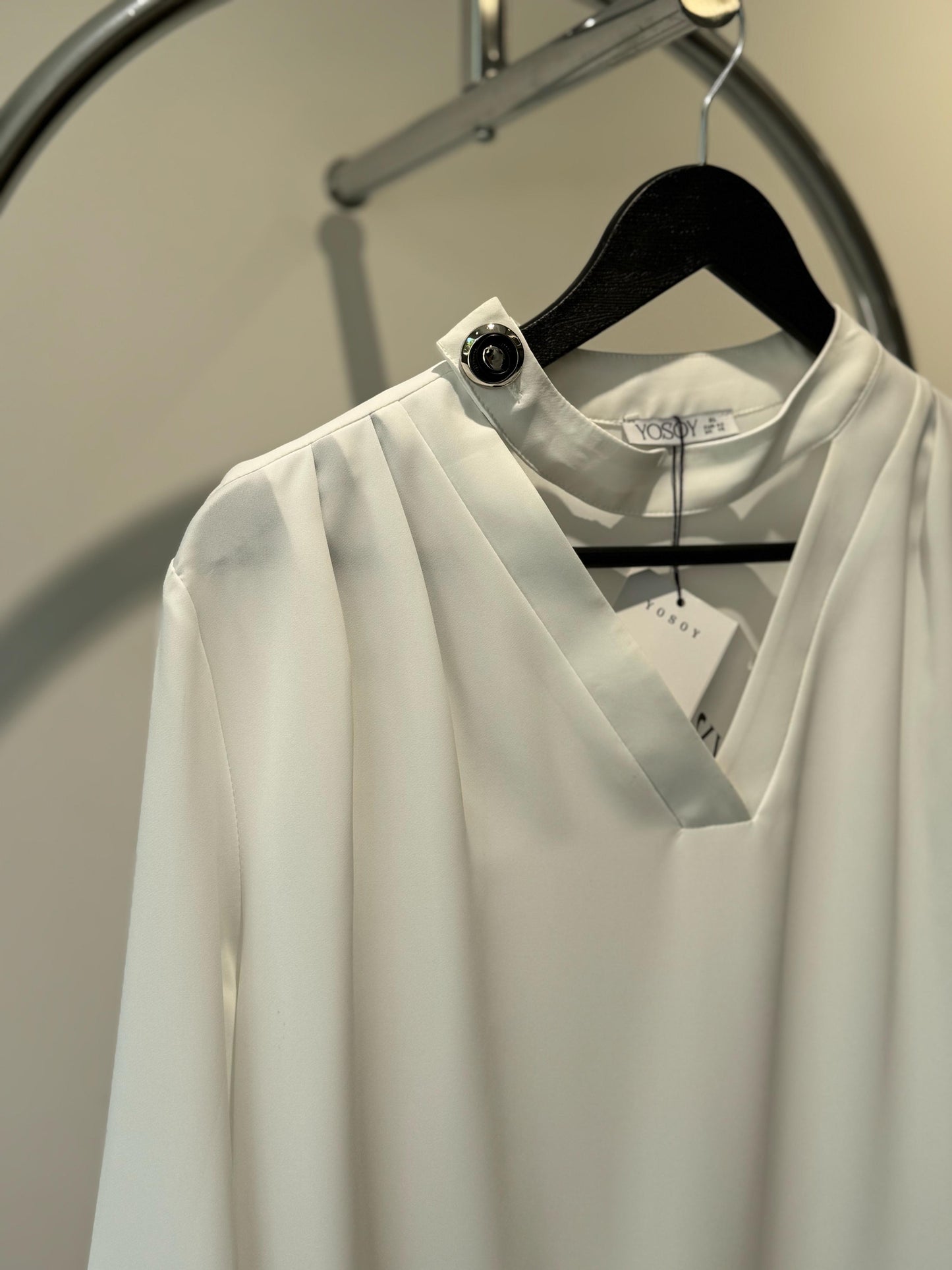 Bluzë me rrip tek jaka