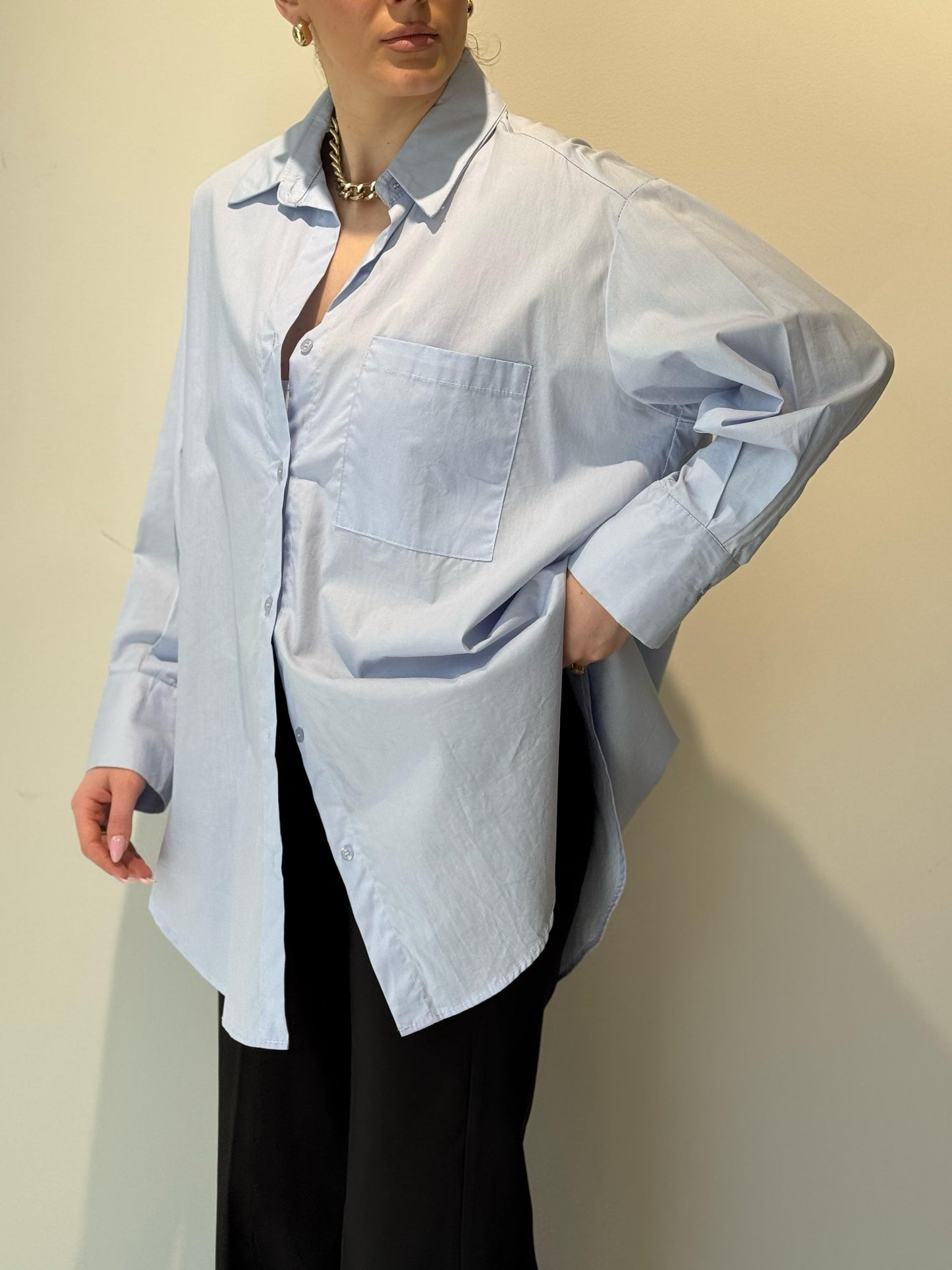 Këmishë oversize bojëqielli