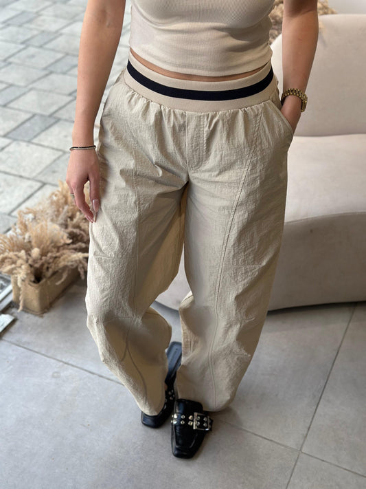 Pants beige parachute
