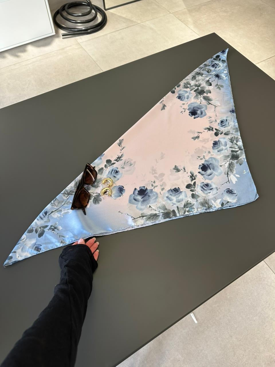 Shalli “Blue Canvas”