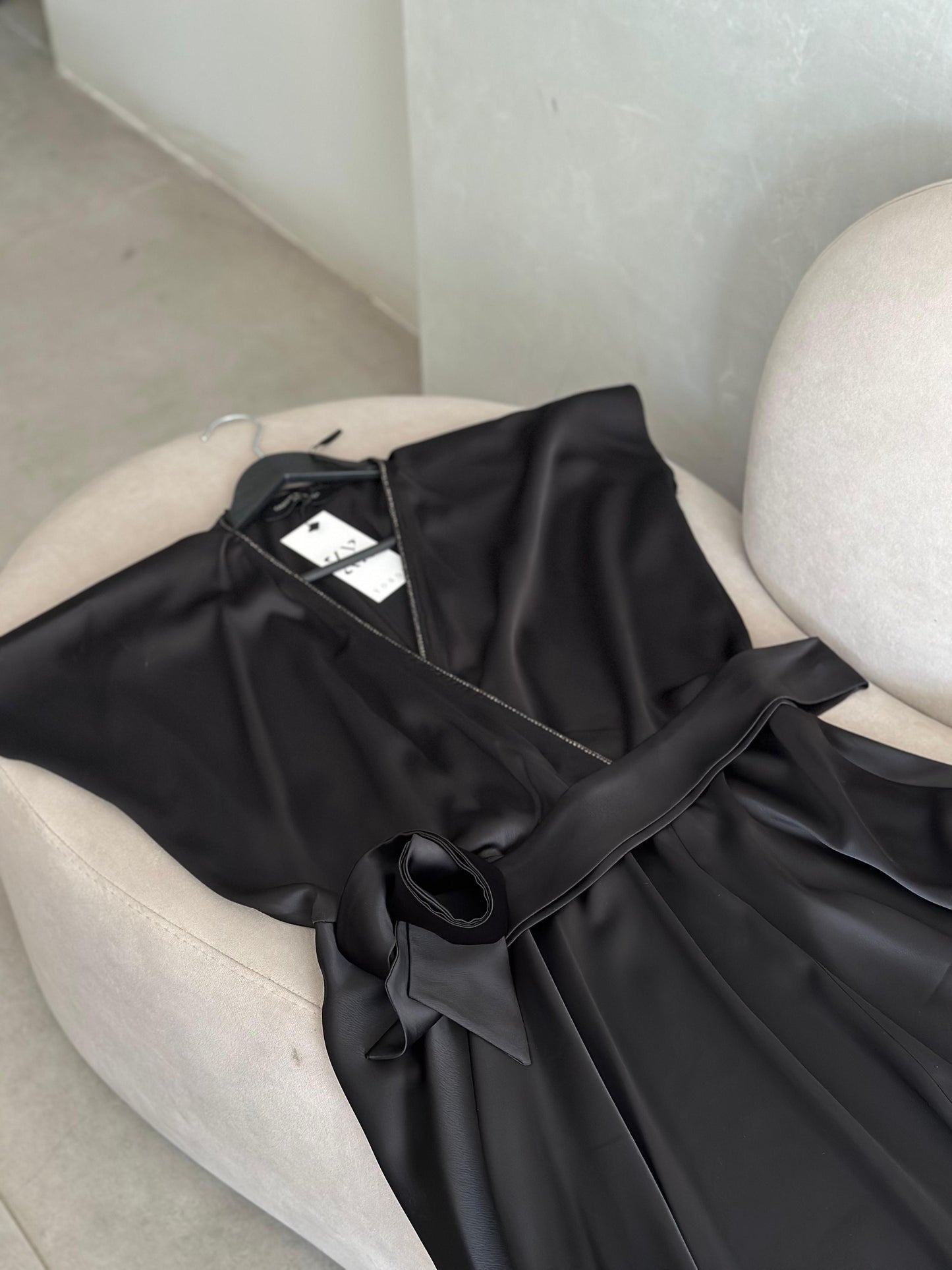 Fustan black “Flow”