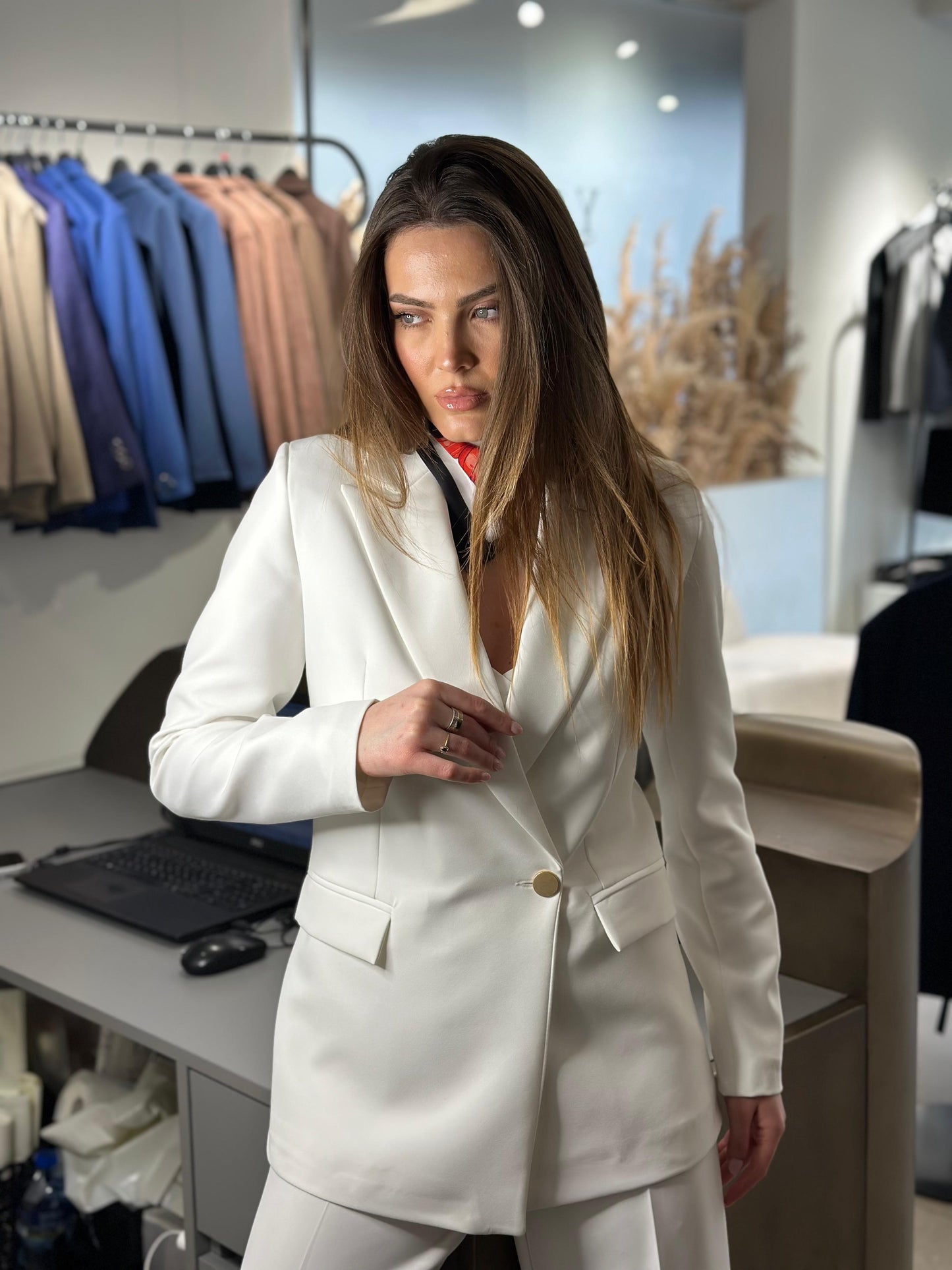 Kostumi “Conform”