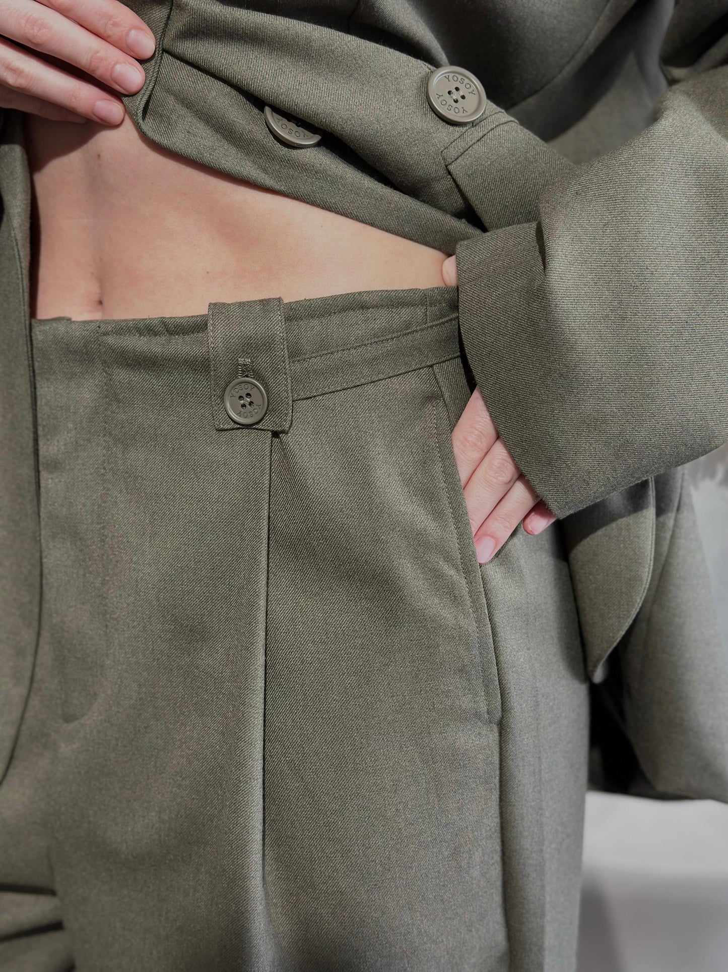 Pantallona “Presence”